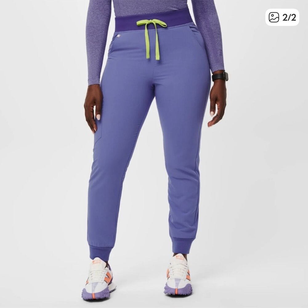 Figs Women’s Blueberry Scrub Set